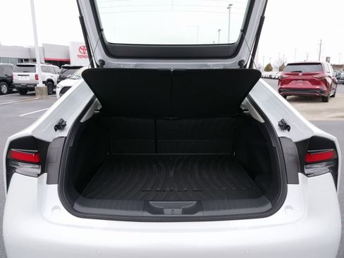 Used 2025 Toyota Prius XLE image 14