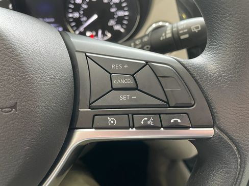 Used 2018 Nissan Rogue Sport SV AWD/4WD image 12