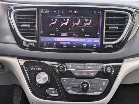 Used 2023 Chrysler Pacifica Touring-L FWD image 20
