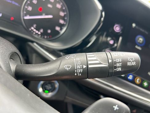 Used 2023 Buick Envision Essence image 23