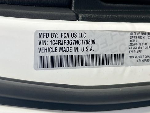 Used 2022 Jeep Grand Cherokee Limited image 31