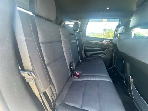 Used 2018 Jeep Grand Cherokee Laredo AWD/4WD image 11