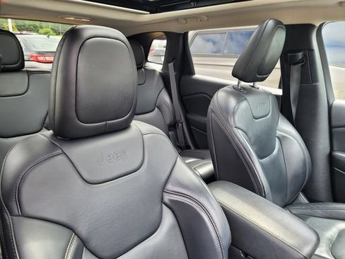 Used 2018 Jeep Cherokee Limited FWD image 6
