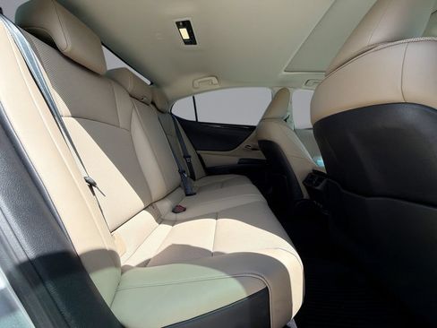 Used 2020 Lexus ES 350 w/ Premium Package FWD image 17