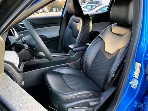 Used 2024 Jeep Compass Latitude image 14