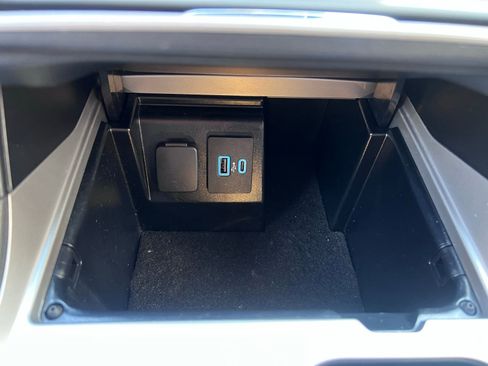 Used 2022 Ford Explorer XLT image 33