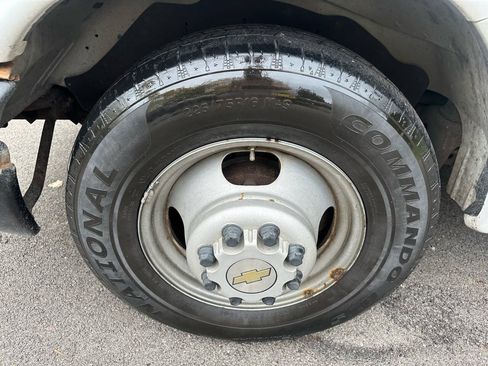 Used 2017 Chevrolet Express 3500 RWD image 18