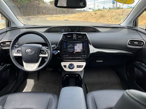 Used 2017 Toyota Prius Four w/ Premium Convenience Package FWD image 11