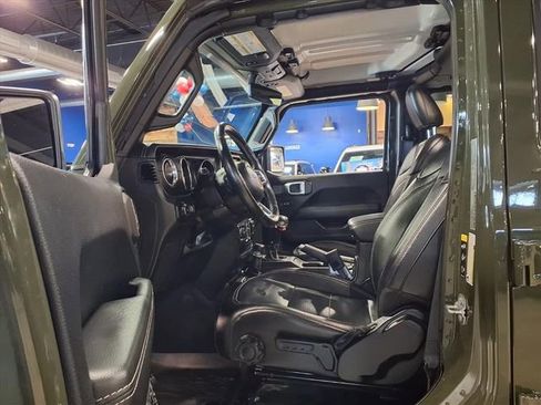 Used 2022 Jeep Wrangler Unlimited Sahara AWD/4WD image 16