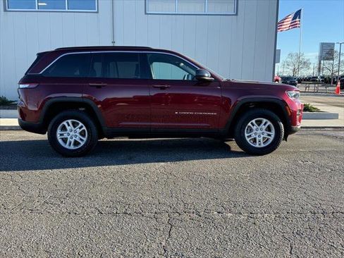 Certified 2025 Jeep Grand Cherokee Laredo image 2