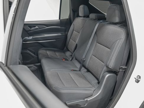 Used 2025 Chevrolet Traverse LT FWD image 26