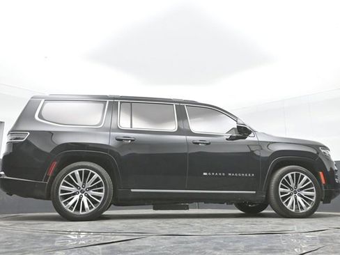 Used 2022 Jeep Grand Wagoneer Series III image 38