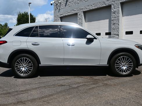 Used 2025 Mercedes-Benz GLC 300 image 10