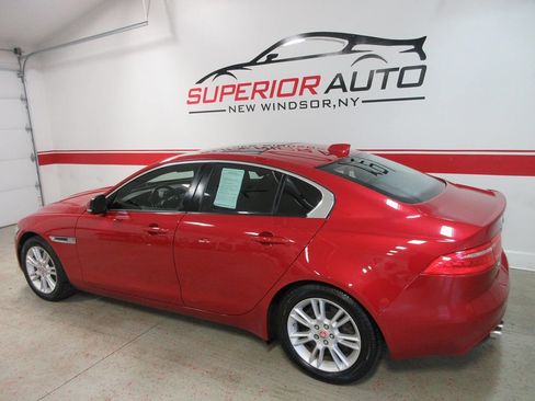 Used 2017 Jaguar XE Premium image 3