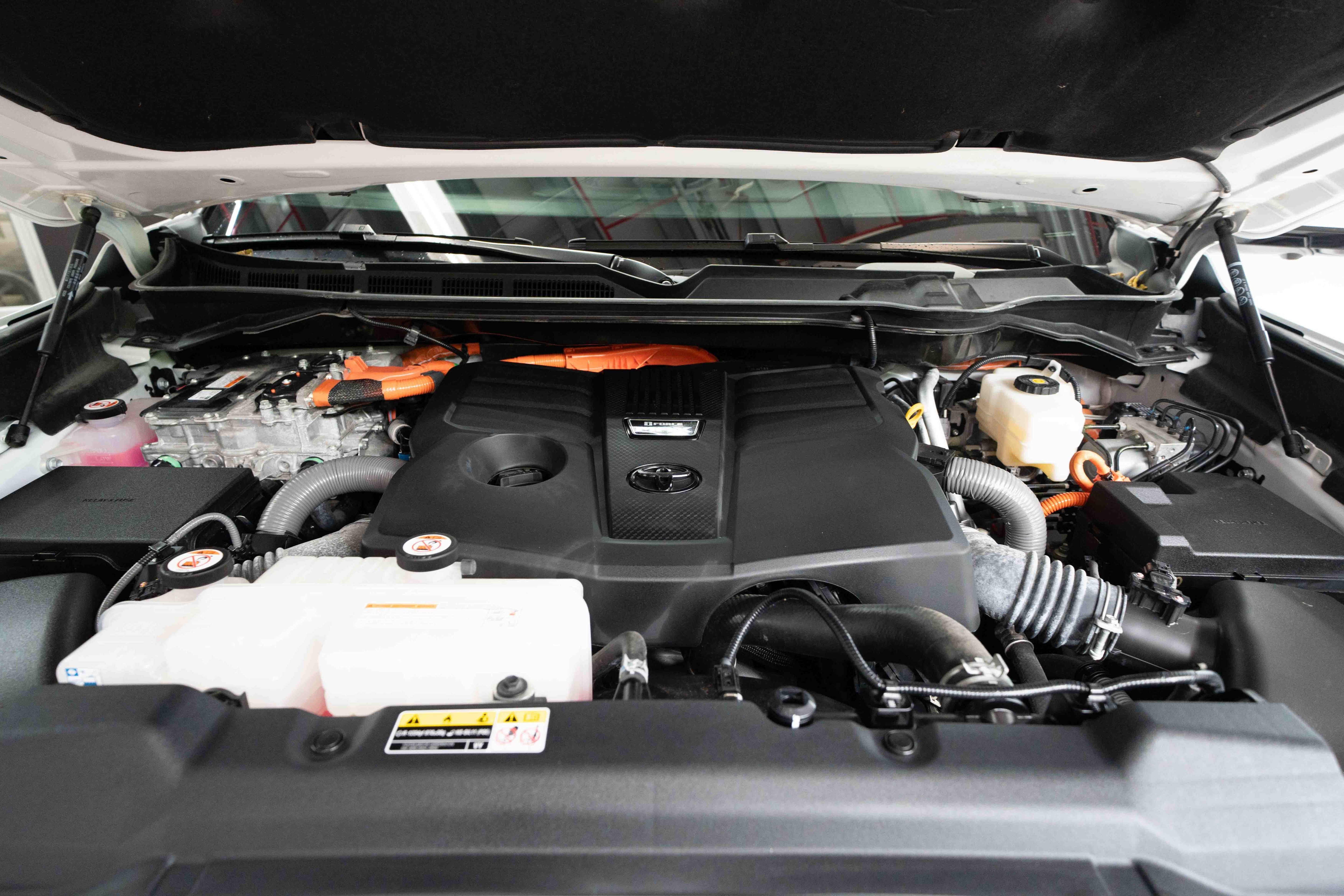 Used 2024 Toyota Sequoia Platinum AWD/4WD image 32