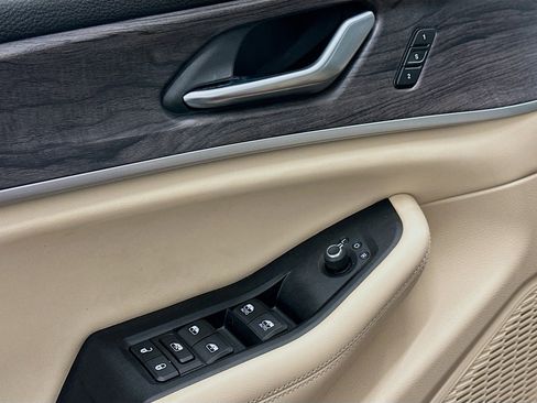 Used 2023 Jeep Grand Cherokee Limited w/ Luxury Tech Group II image 15