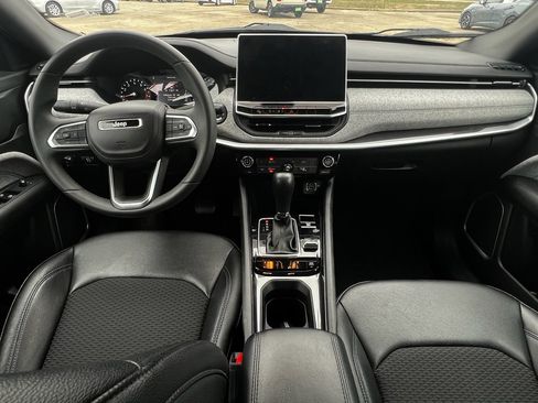 Used 2024 Jeep Compass Latitude image 14