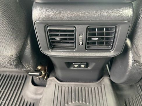 Used 2021 Toyota RAV4 XLE w/ XLE Grade Weather Package AWD/4WD image 10