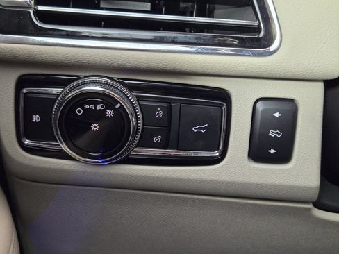 Used 2020 Lincoln Navigator Reserve w/ Luxury Package RWD image 22