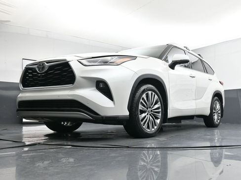 Used 2021 Toyota Highlander Platinum image 43