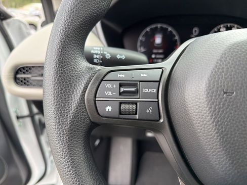 Certified 2025 Honda HR-V LX image 16