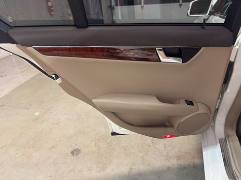 Used 2011 Mercedes-Benz C 300 4MATIC Sedan image 31