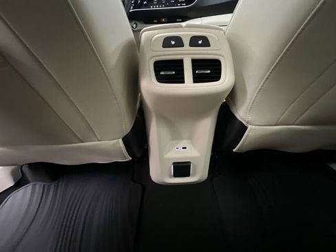 Certified 2022 Buick Envision Avenir w/ Technology Package II image 22