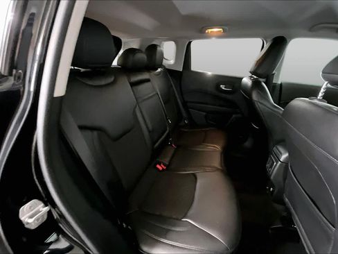 Used 2018 Jeep Compass Latitude AWD/4WD image 18