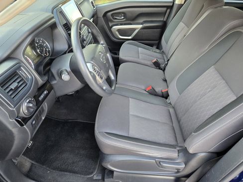 Used 2022 Nissan Titan SV image 7
