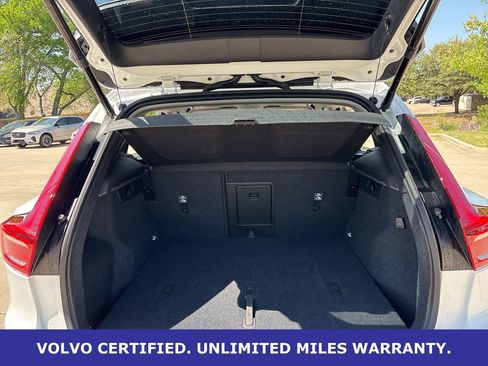 Certified 2025 Volvo XC40 B5 Plus image 9