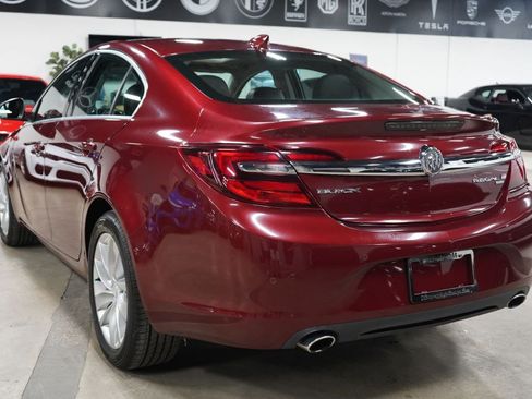 Used 2017 Buick Regal Premium w/ Driver Confidence Package #1 AWD/4WD image 2