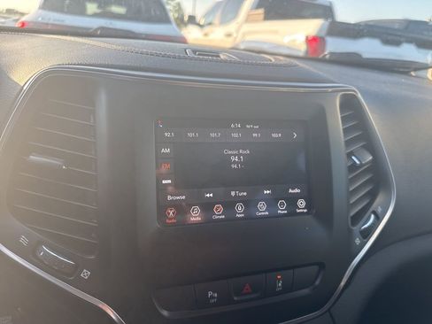 Used 2021 Jeep Cherokee Latitude Plus image 15