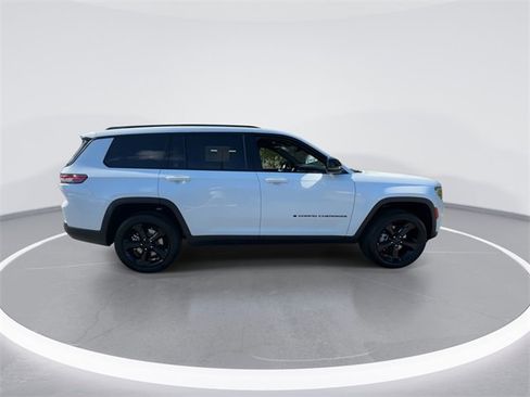 New 2025 Jeep Grand Cherokee L Altitude image 9