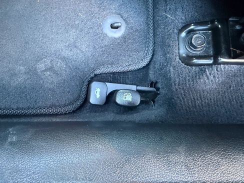 Used 2013 Hyundai Elantra GLS w/ Preferred Pkg FWD image 41