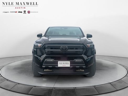 Used 2025 Toyota Tacoma SR5 AWD/4WD image 18