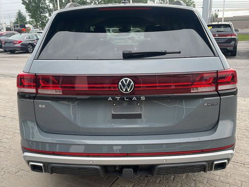 Used 2024 Volkswagen Atlas Peak Edition SE AWD/4WD image 5