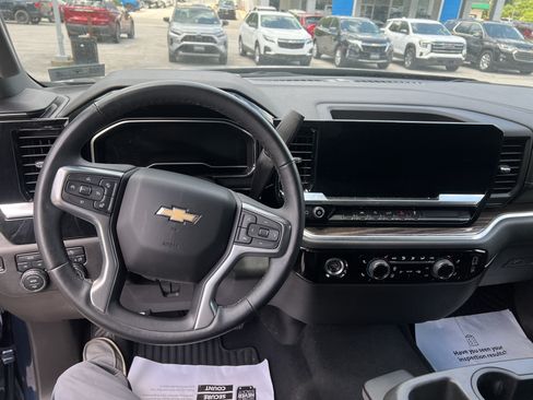 Used 2023 Chevrolet Silverado 1500 LT AWD/4WD image 8