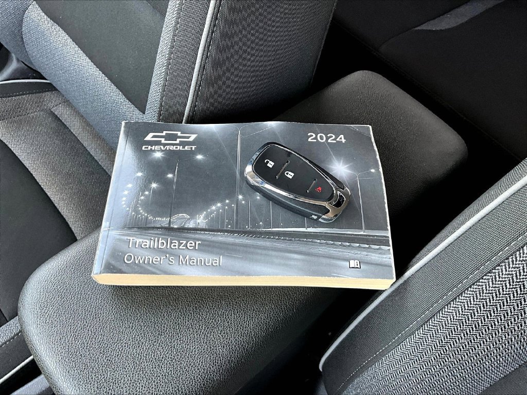 Used 2024 Chevrolet TrailBlazer LT FWD image 36