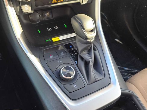 Used 2025 Toyota RAV4 XLE image 26