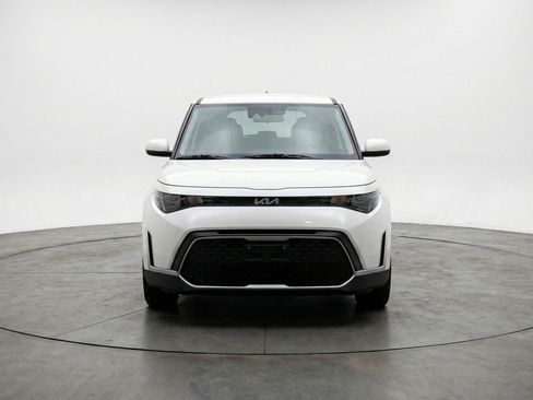 Used 2025 Kia Soul LX w/ LX Technology Package FWD image 2