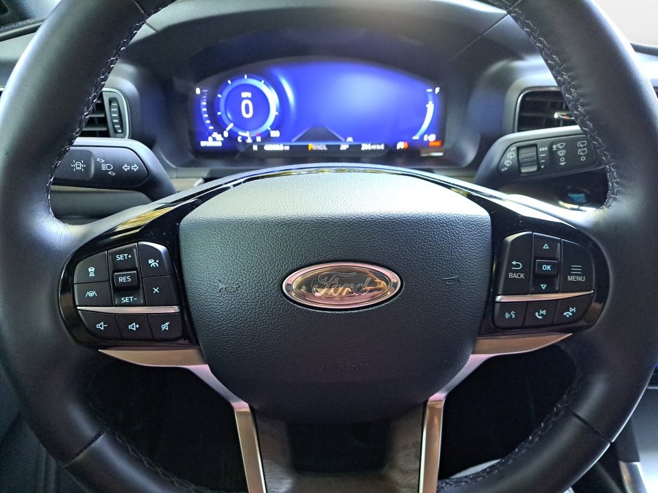 Used 2023 Ford Explorer Platinum w/ Technology Package AWD/4WD image 26