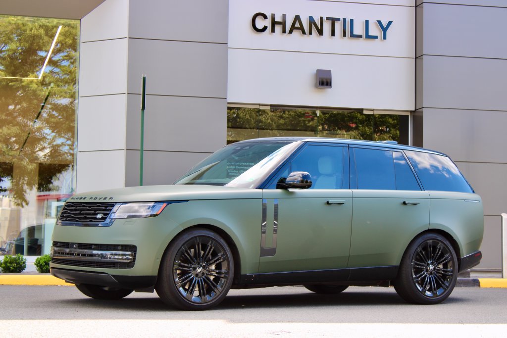 Used 2025 Land Rover Range Rover SE AWD/4WD image 1