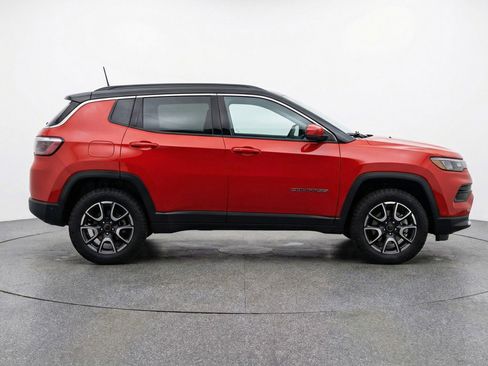 Used 2025 Jeep Compass Trailhawk AWD/4WD image 11