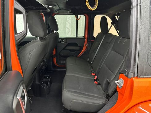 Used 2018 Jeep Wrangler Unlimited Sahara AWD/4WD image 20