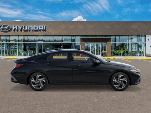 New 2025 Hyundai Elantra Sport image 7