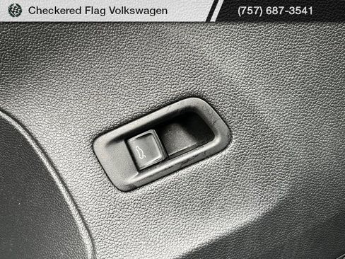 Used 2024 Volkswagen Atlas SE image 17