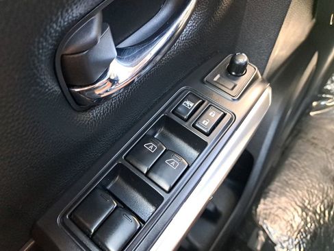 Used 2022 Nissan Titan SV AWD/4WD image 27