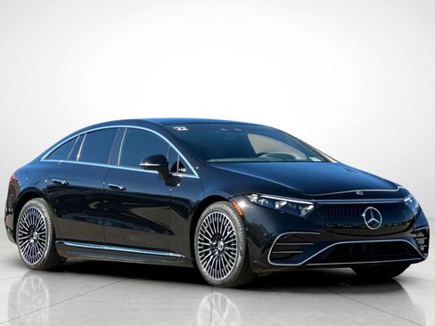 Certified 2022 Mercedes-Benz EQS 580 4MATIC Sedan w/ Pinnacle Trim Package image 18