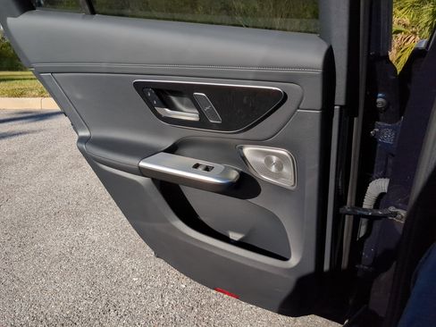 Used 2024 Mercedes-Benz GLC 300 4MATIC image 17