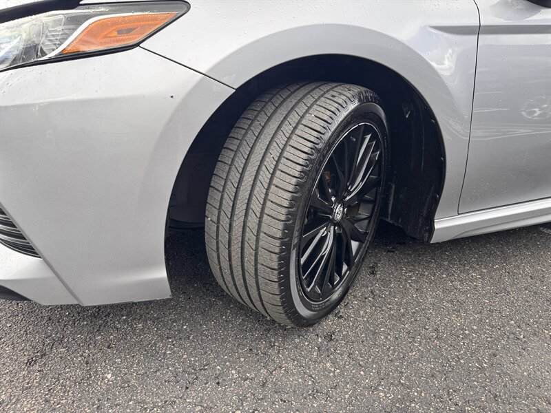 Used 2019 Toyota Camry SE FWD image 9